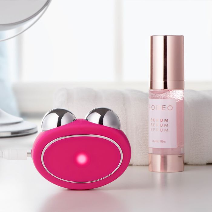 Foreo Bear Fuchsia uređaj i Foreo Serum