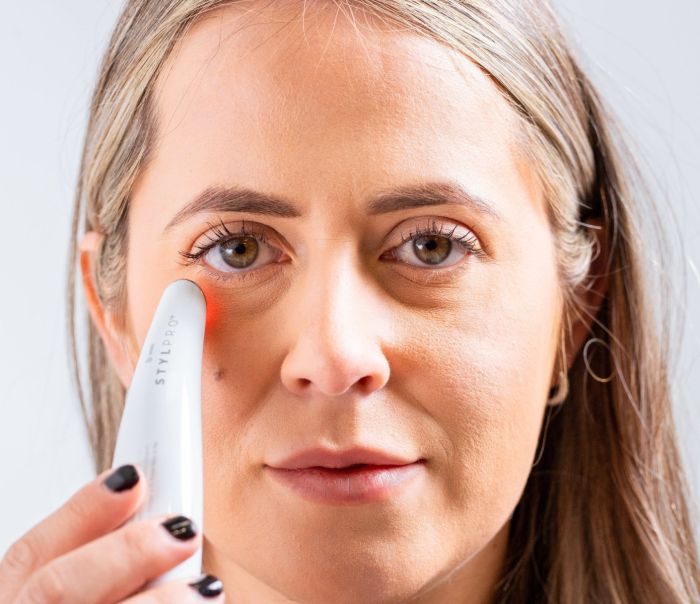 primena stylpro eye wand uredjaja za negu kože ispod očiju